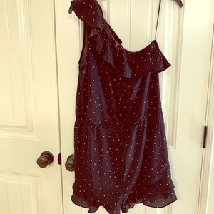 One shoulder black jumper